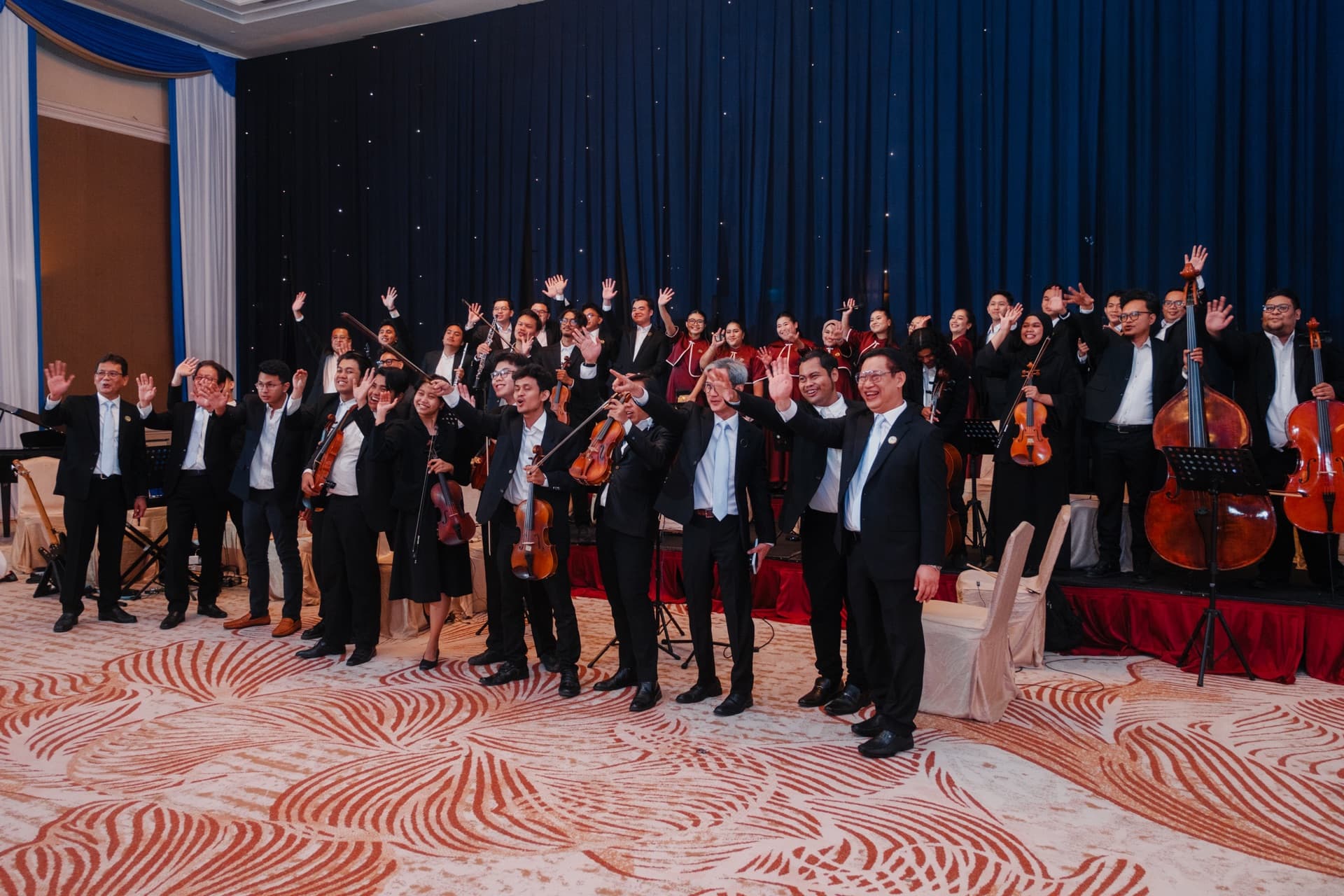 ReVaria Orchestra Collaborates with ACA Insurance's Choir for 70th Anniversary Celebration — 3